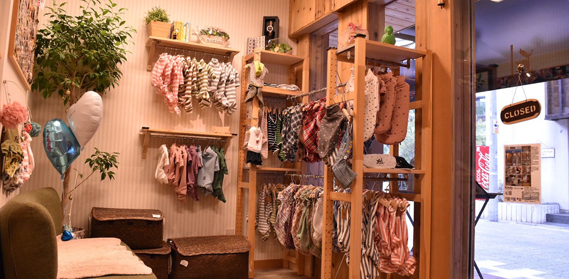 Kimilyスカイツリー前店のディスプレイ棚