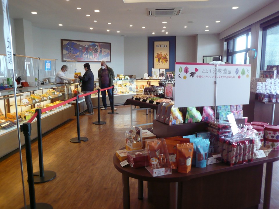 明るく綺麗な店内は見易い～