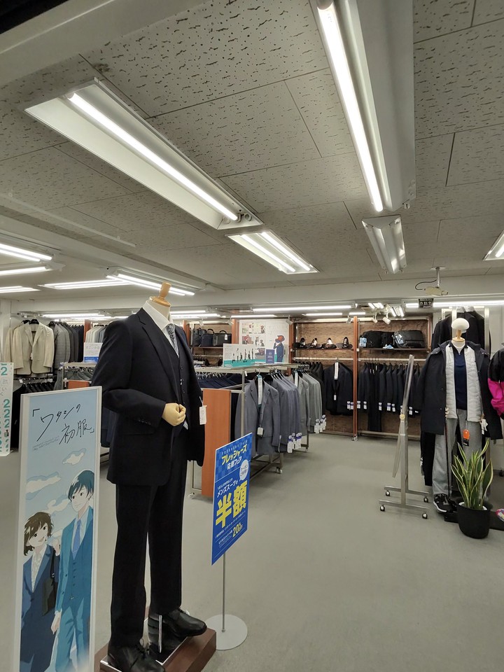 サカゼンの店舗の店内の売り場の様子