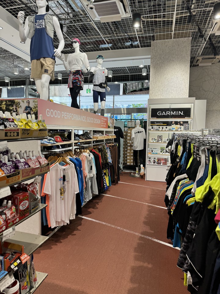 Alpen Tokyoの店内の売り場の様子