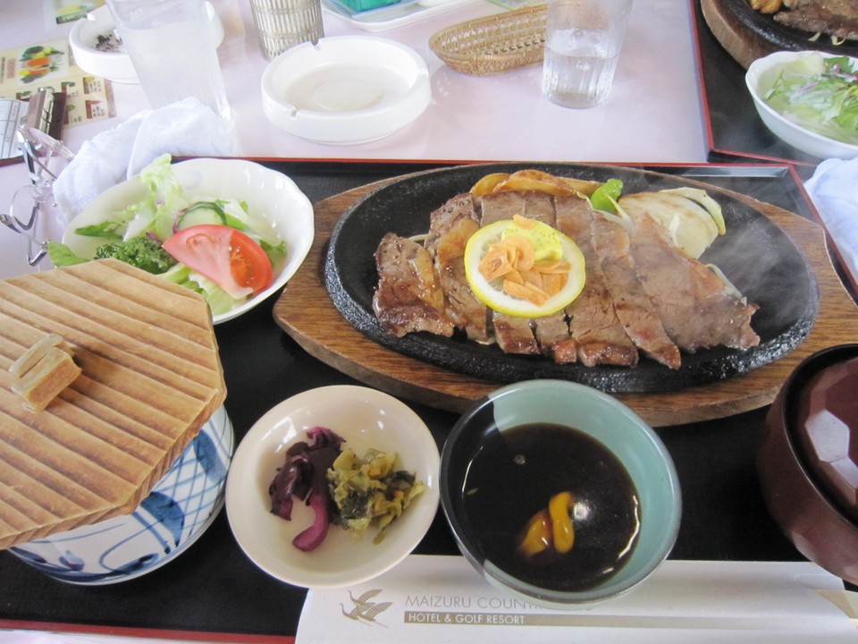 このレストランの一押しメニュー　和風牛ロースステーキ