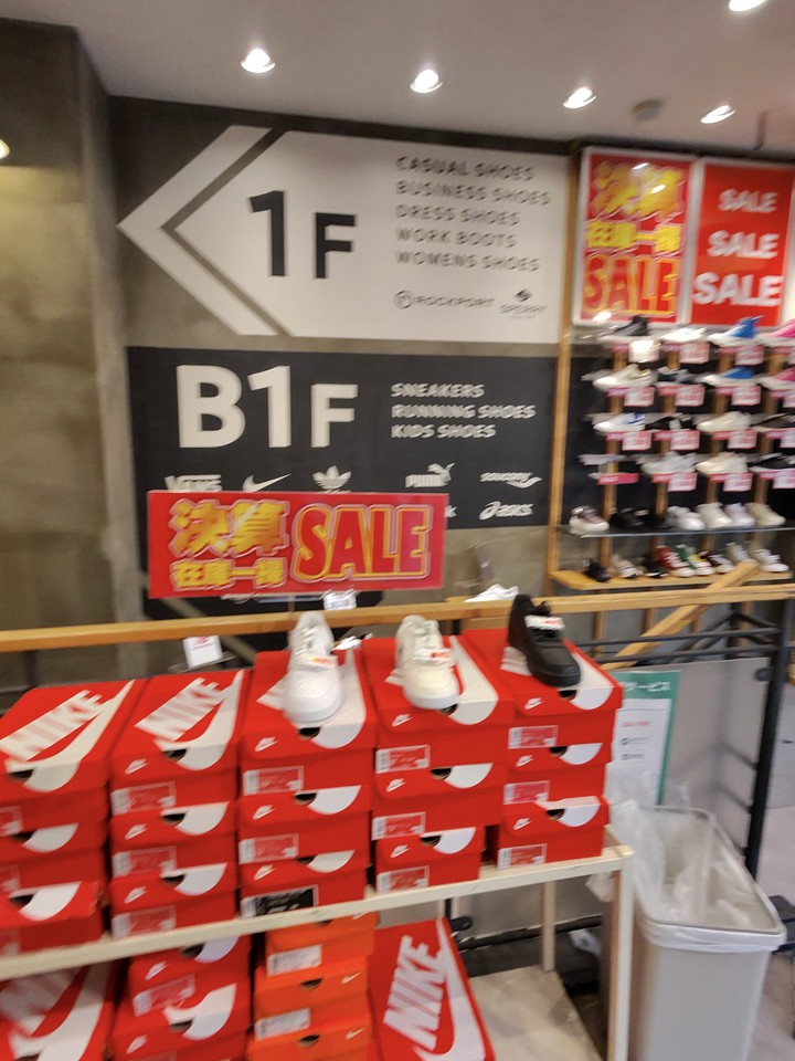 ABC-MART店舗内の様子