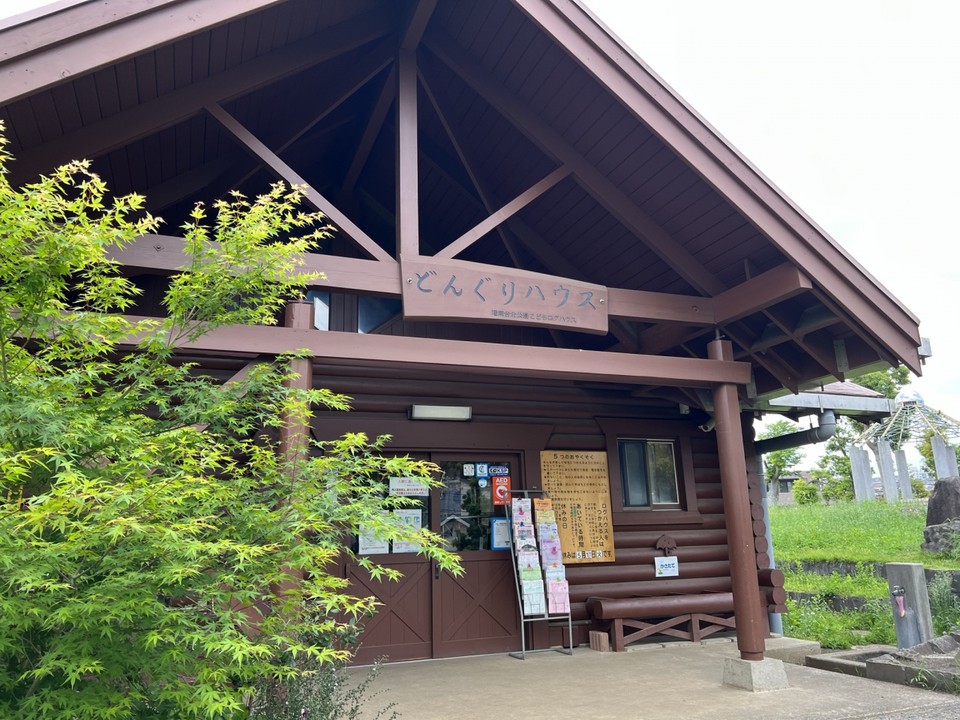 公園のログハウス