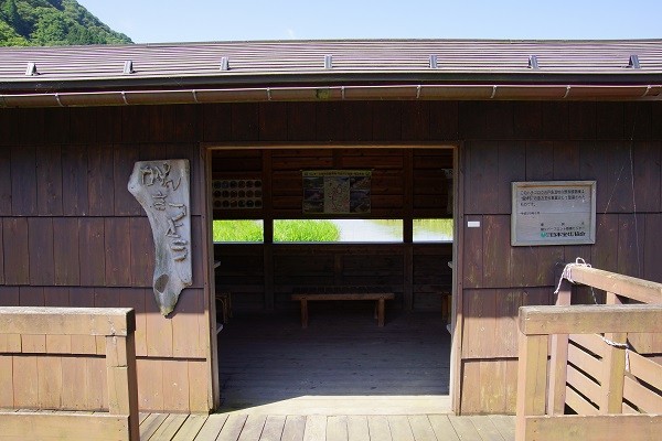 観察小屋