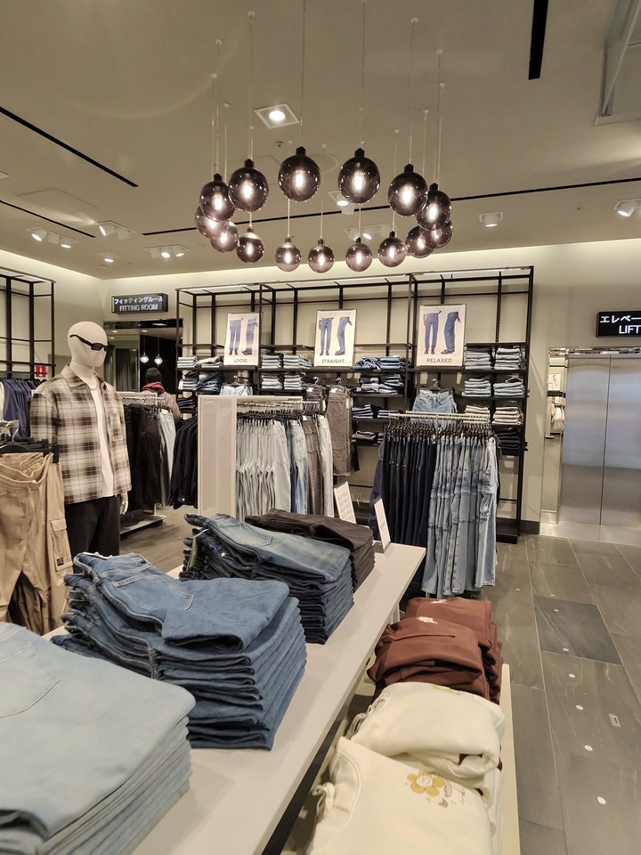 H&Mの店内ディスプレイ