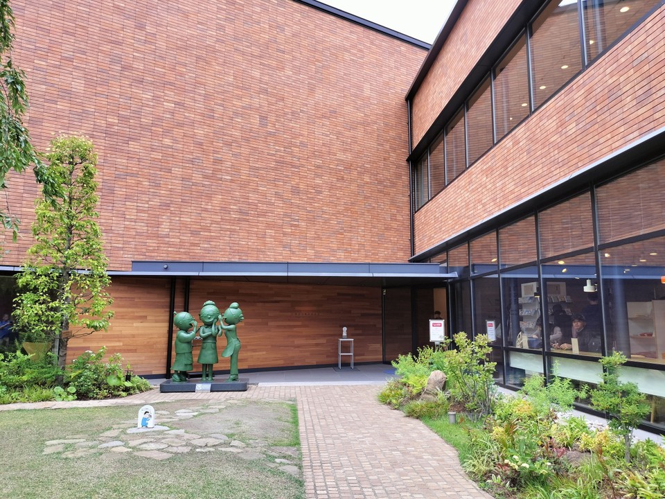 サザエさんや意地悪ばあさんなどの作品を展示した記念館