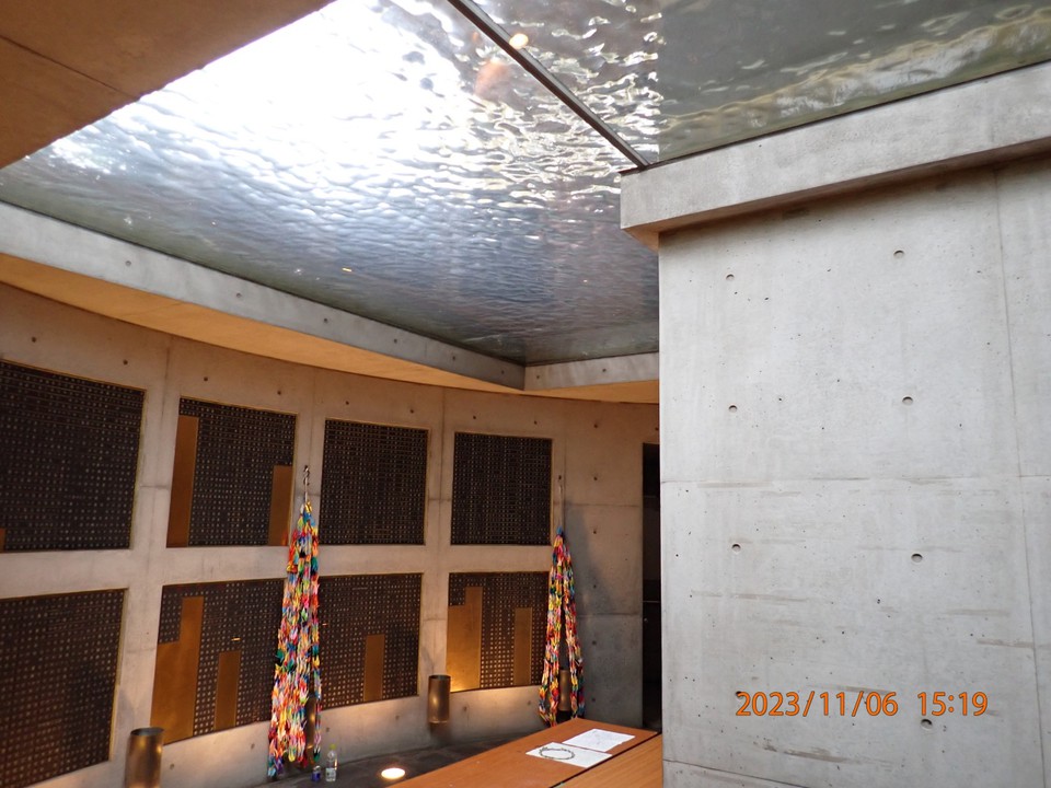 慰霊と復興のモニュメント内部です