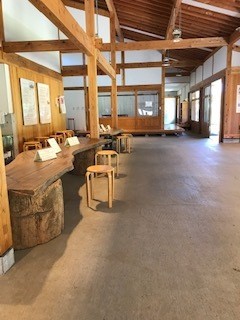 公園内の館。休憩できます。