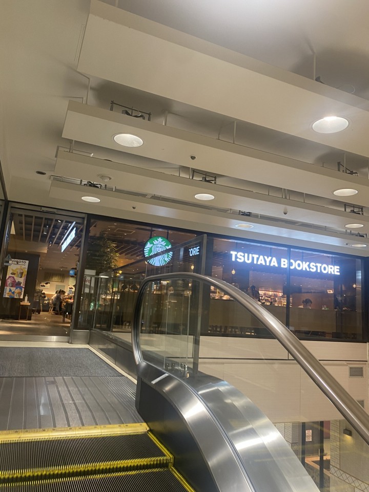 スタバ×蔦屋書店