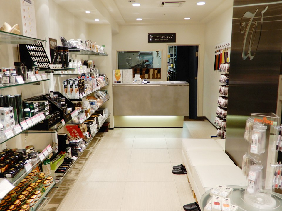 銀座ワシントン本店の地下2階シューリペアショップ