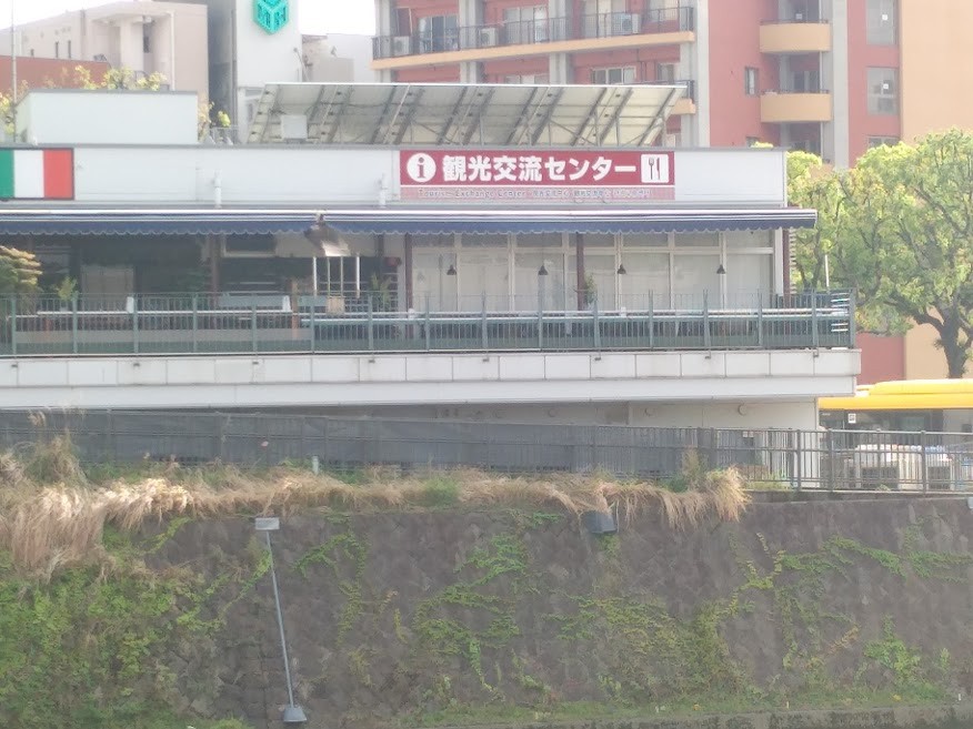 川沿いです