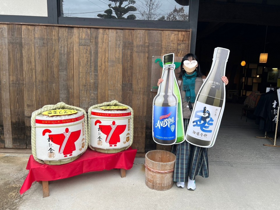 入り口付近ふぉつスポット樽と瓶