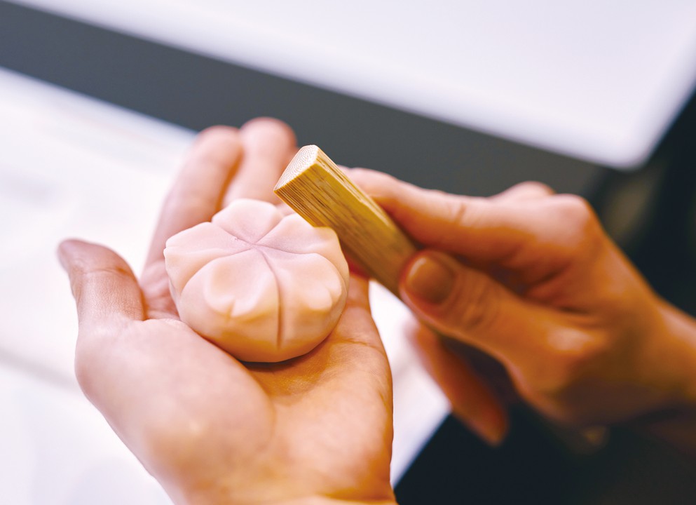 和菓子作り体験で心癒されるひとときを