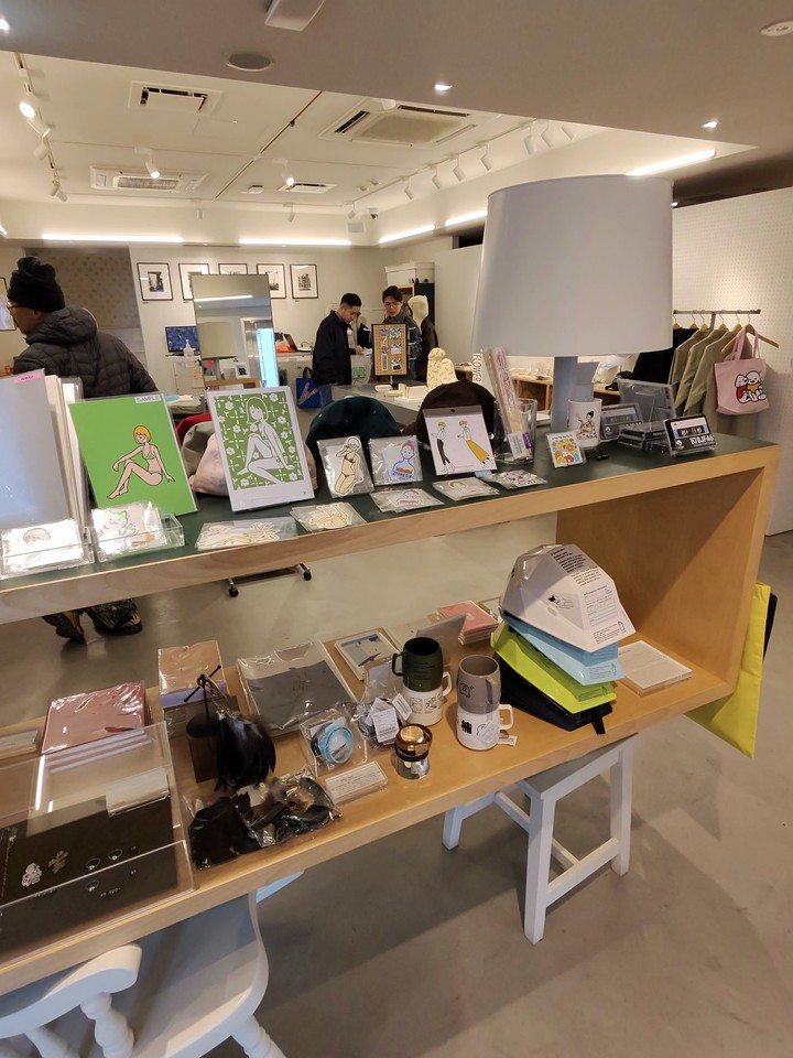 BEAMS JAPANの店舗の店内の売り場の様子