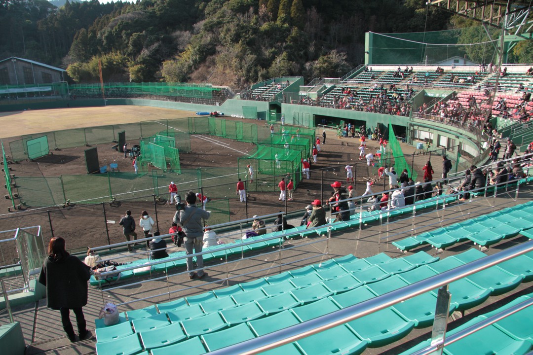 打撃練習中。並行して守備や走塁の練習もやったりしてます。