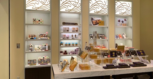 GODIVAダイバーシティ東京プラザ店の内観画像。