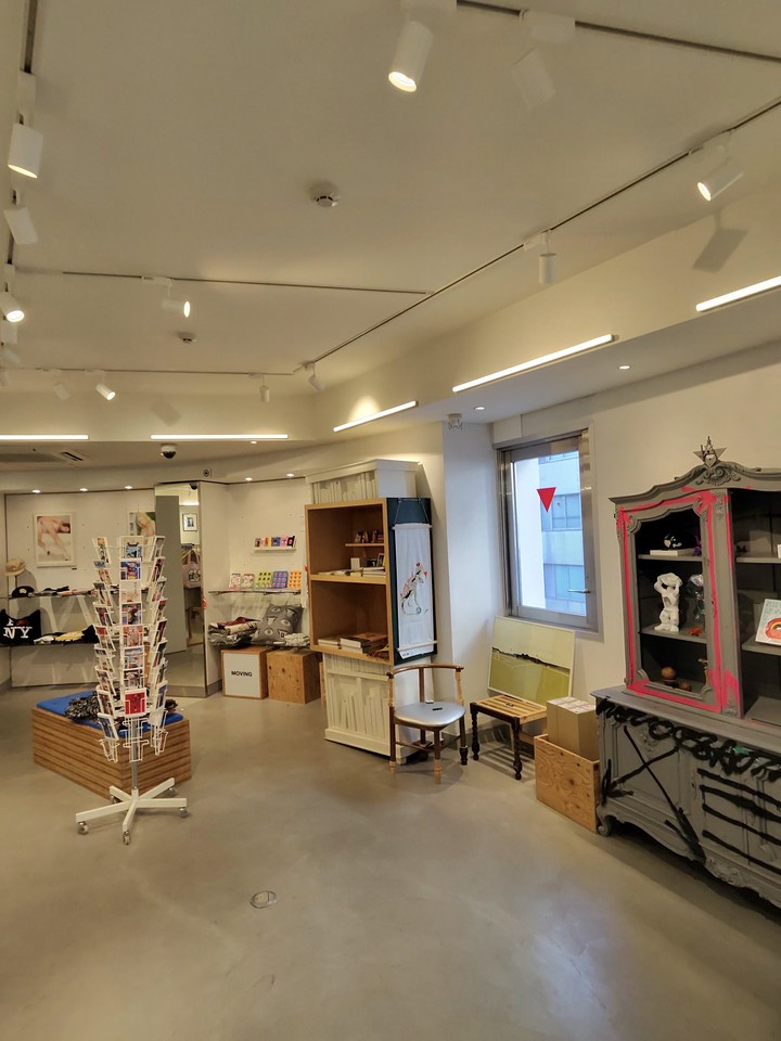 BEAMS JAPANの店舗の店内の売り場の様子