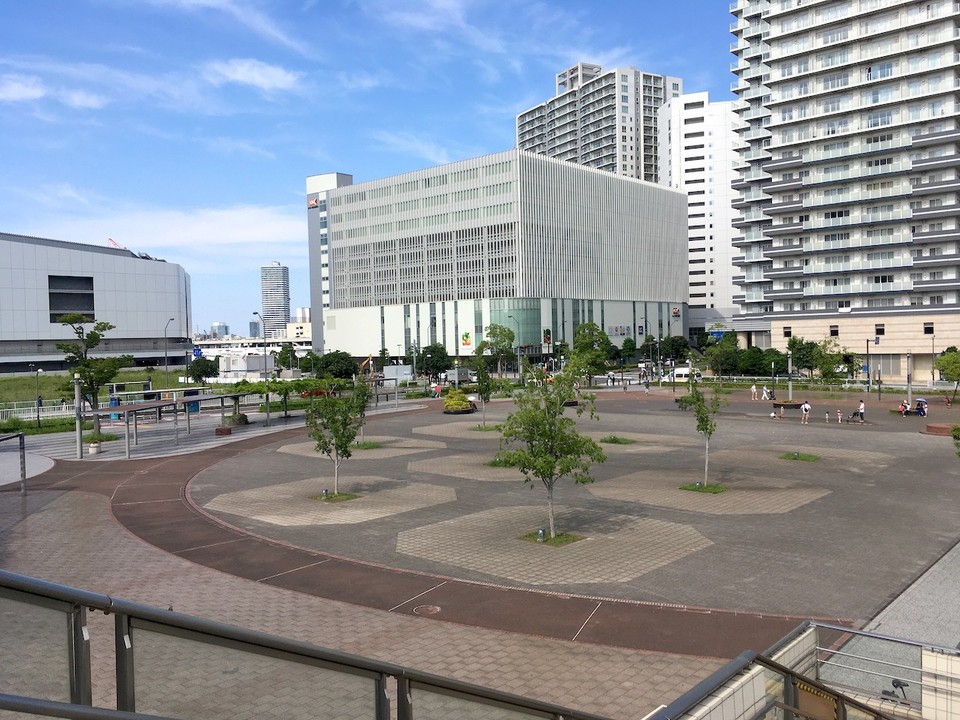 北側外周の日除けの屋根