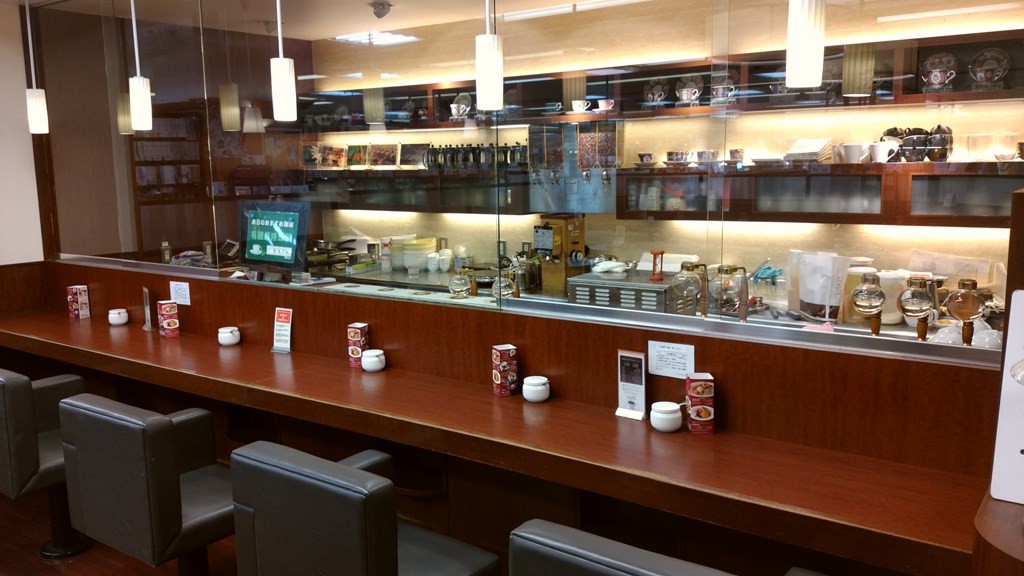 くつろげる感じがする書店コラボのカフェ店内