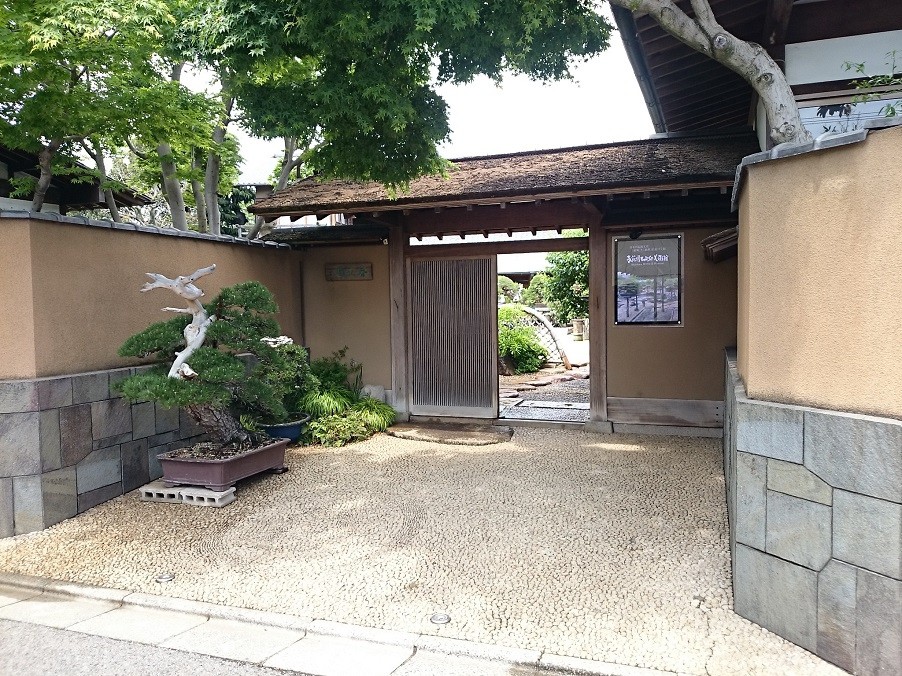 入り口の門