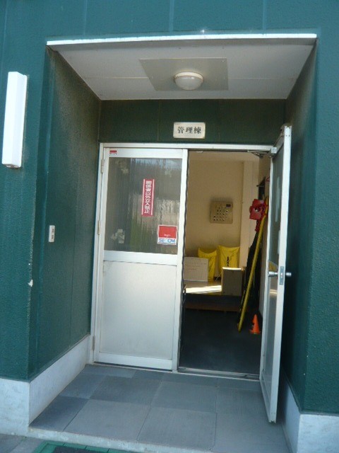 ロッテ浦和球場の管理室です。こじんまりした感じで、静かです。