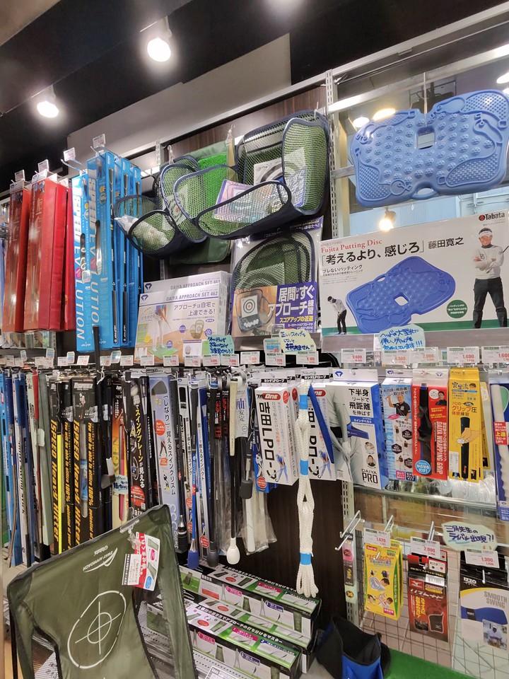 Victoria Golfの店舗の店内の売り場
