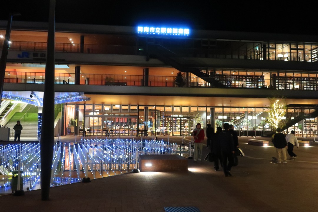 JR駅前のイルミネーション