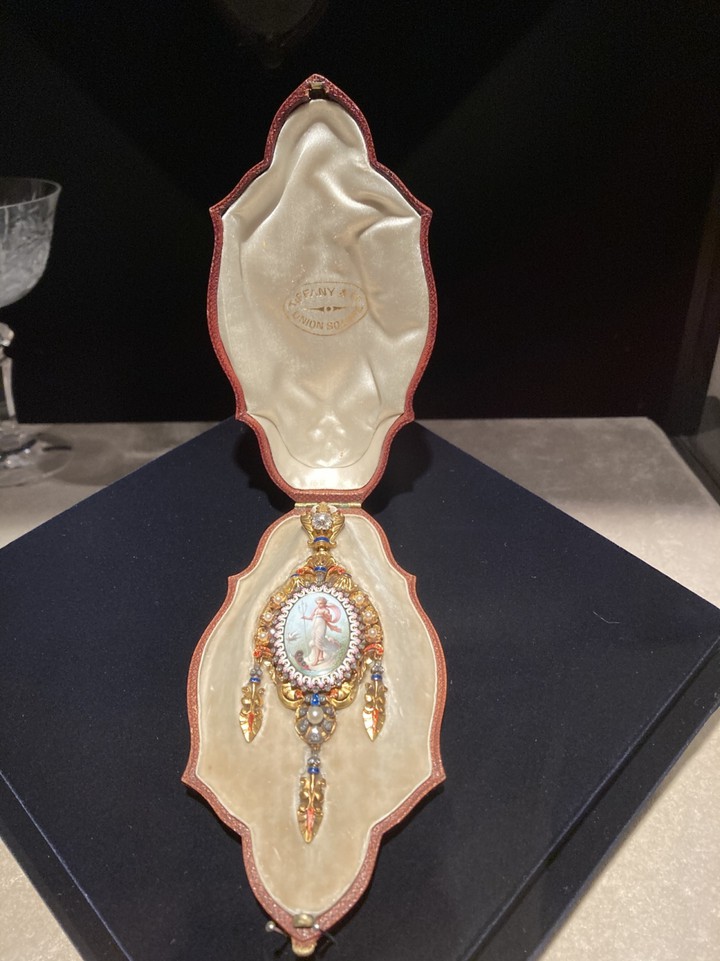 ティファニーのペンダント(1870年代)