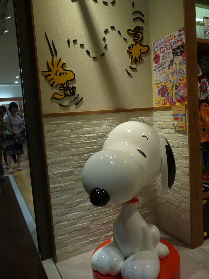 看板代わりのスヌーピー（店先にいます）