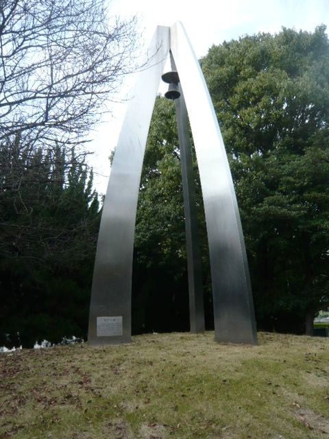 噴水の西には、ドイツの友好都市との交歓による鐘の塔があります