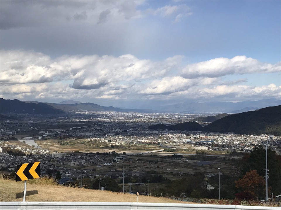 善光寺平の風景を見下ろせる場所あり