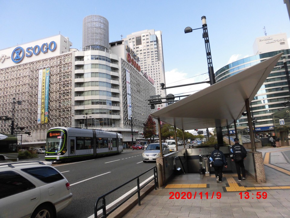 懐かしい「ＳＯＧＯ」のロゴも離れないと撮れない