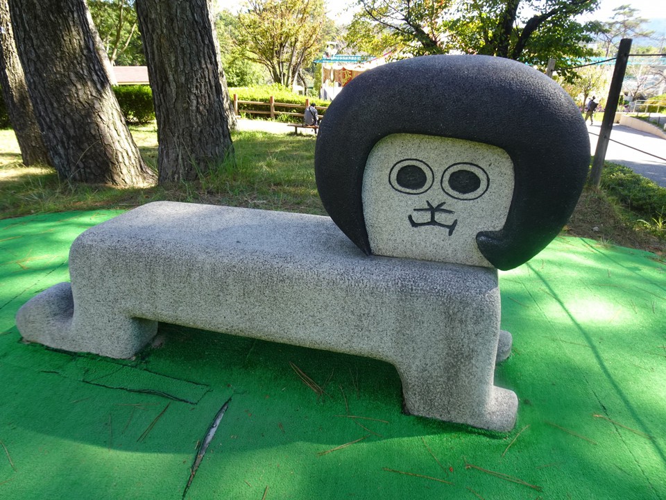 オカザえもんのベンチ