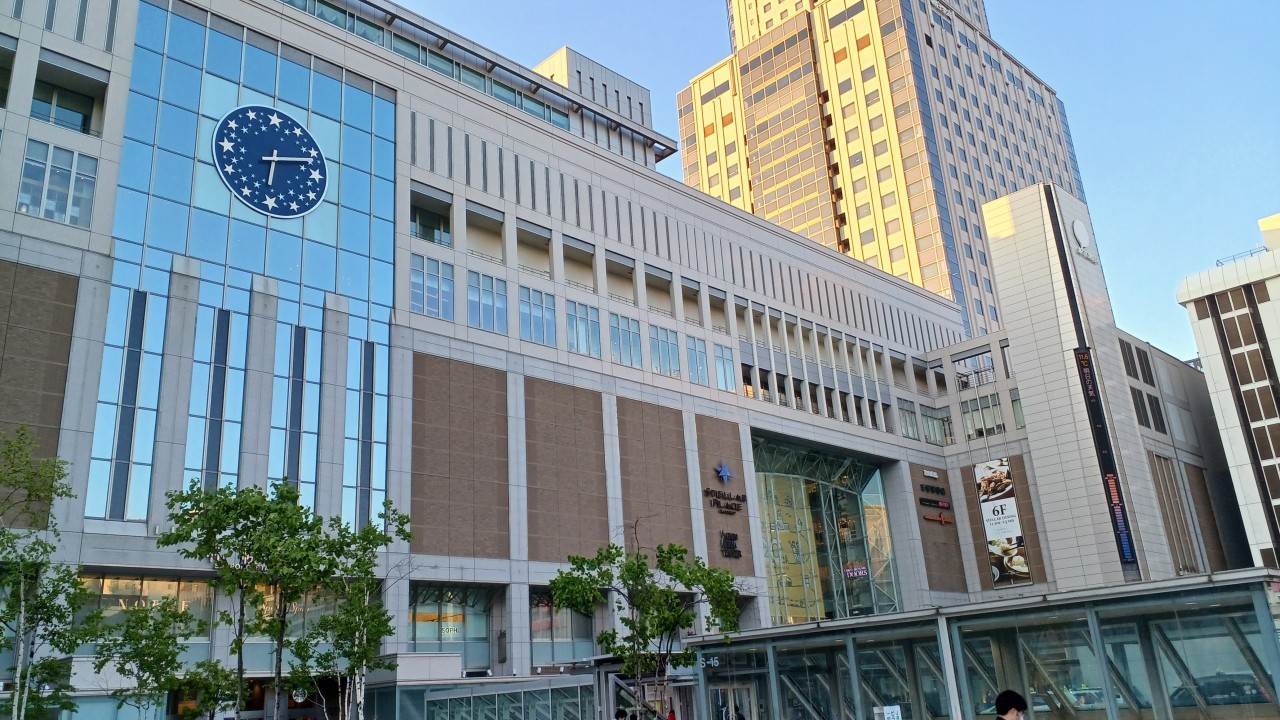 駅に直結して多くのお店が入っています