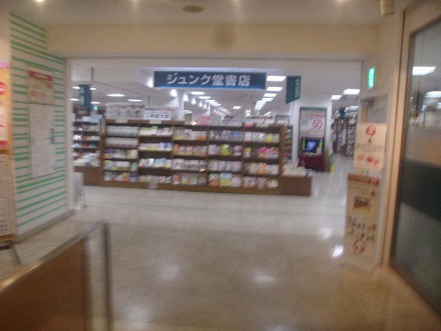エスカレーター利用時のお店入口の様子