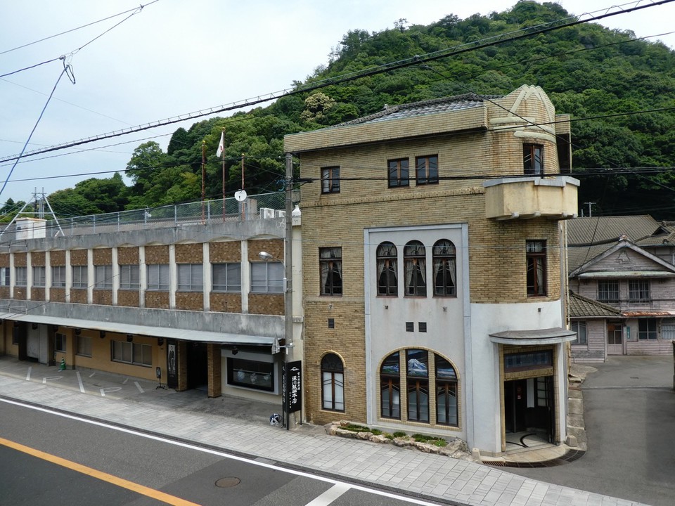 外観。お向かいの異人館のベランダから。