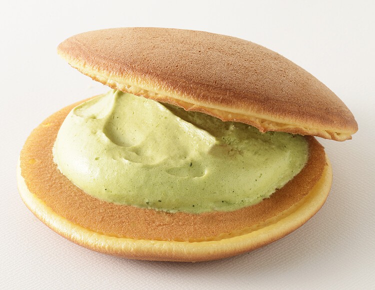 ふわふわ生地と濃厚あんこが絶品のどら焼き