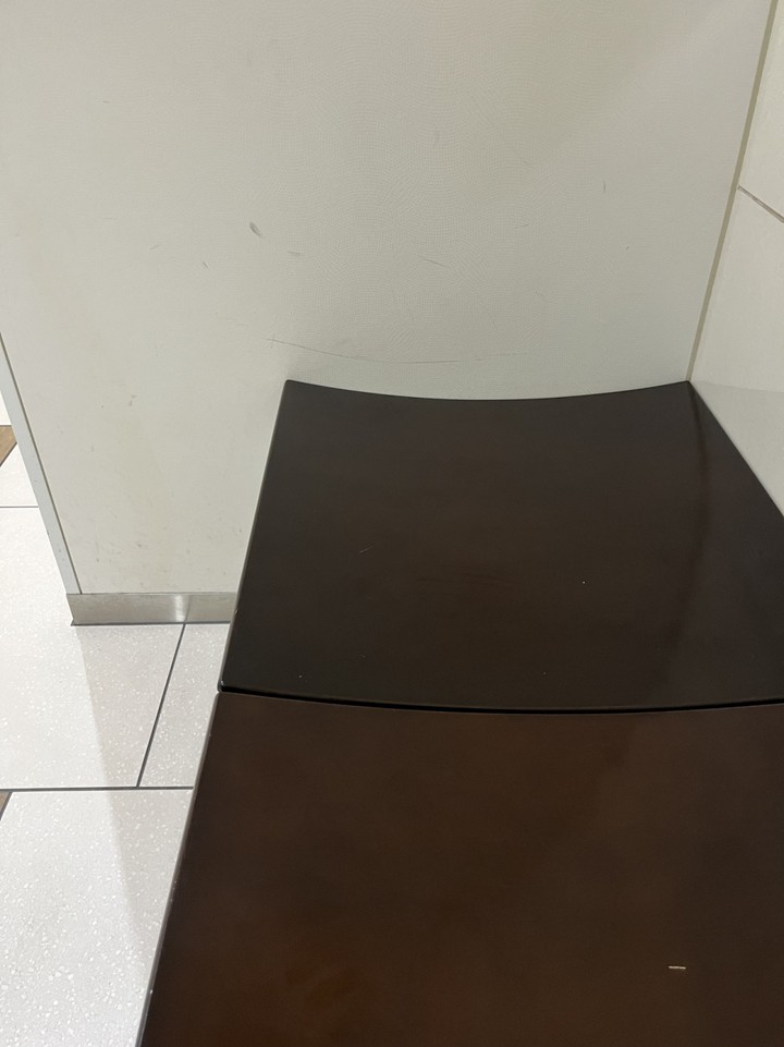 女性トイレの中のイス