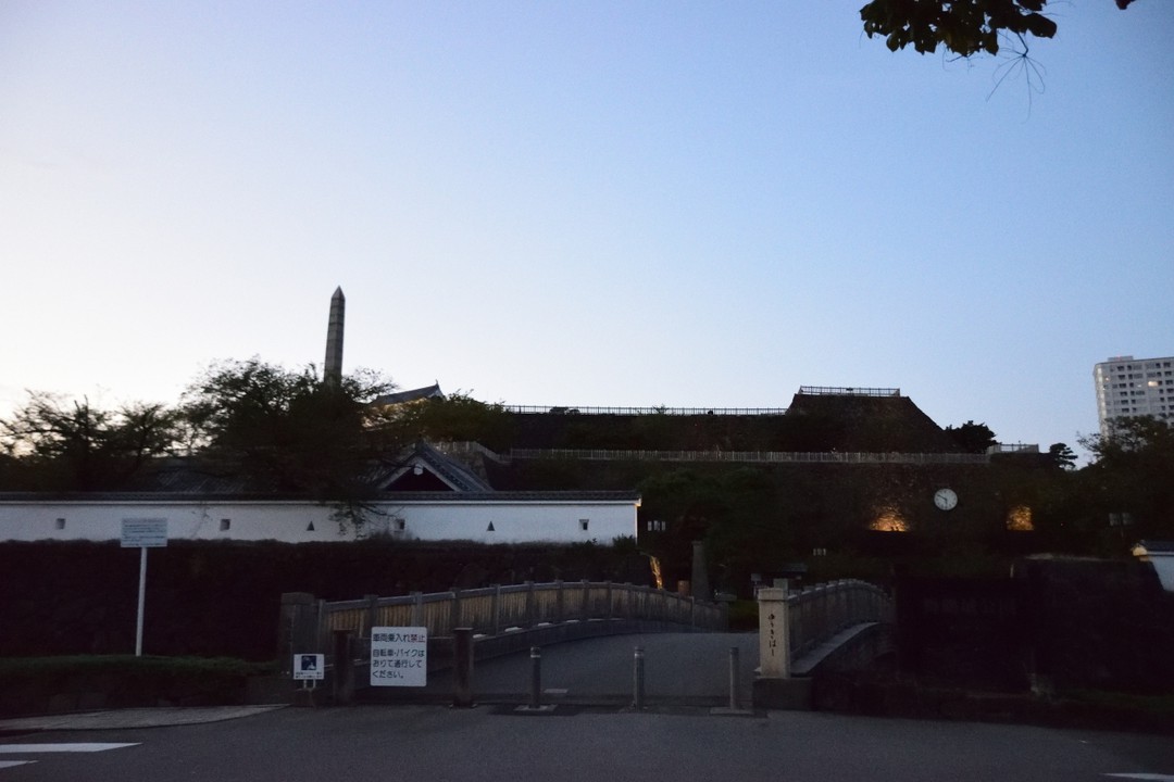 山梨近代人物館の外観