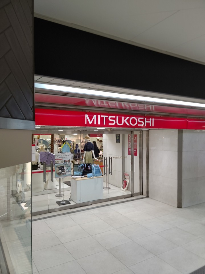 名古屋の三越栄店の入口