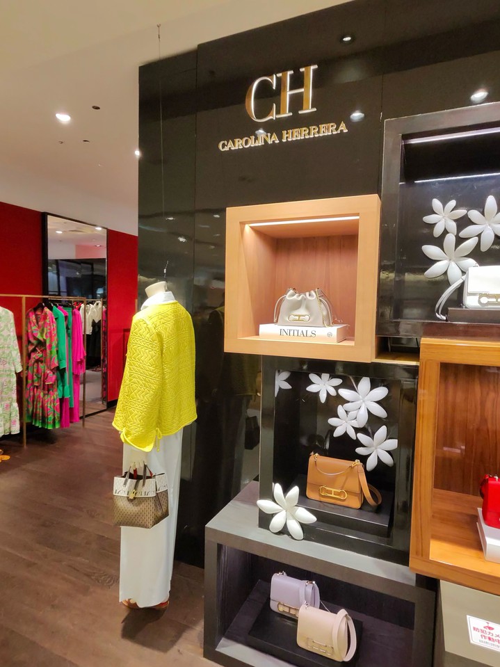 CH Carolina Herrera 新宿高島屋店 - 新宿/レディースファッション | Pathee(パシー)