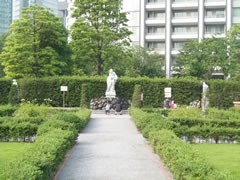 イタリア公園内の庭園の画像