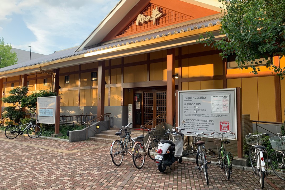天神駅から徒歩10分程。