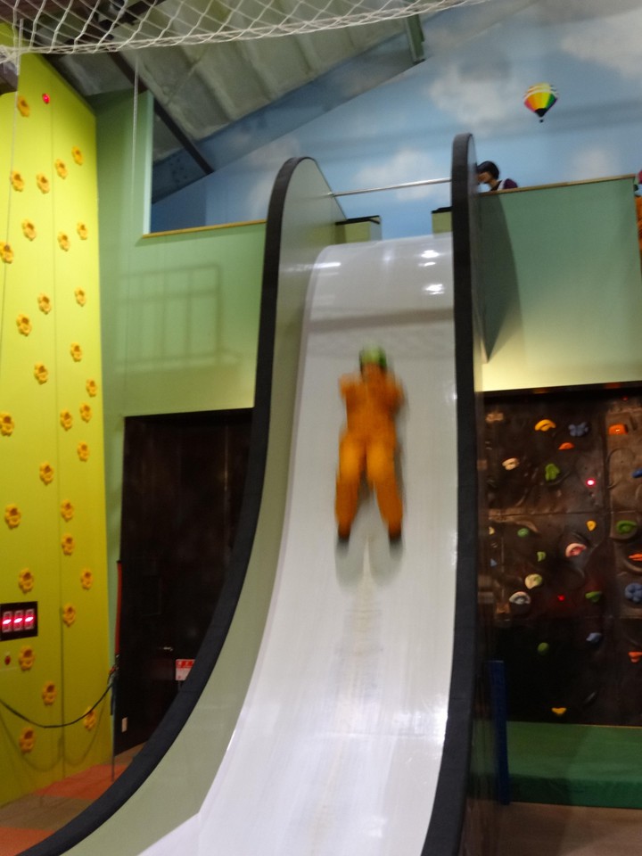 滑り台、垂直に落ちる感覚です。