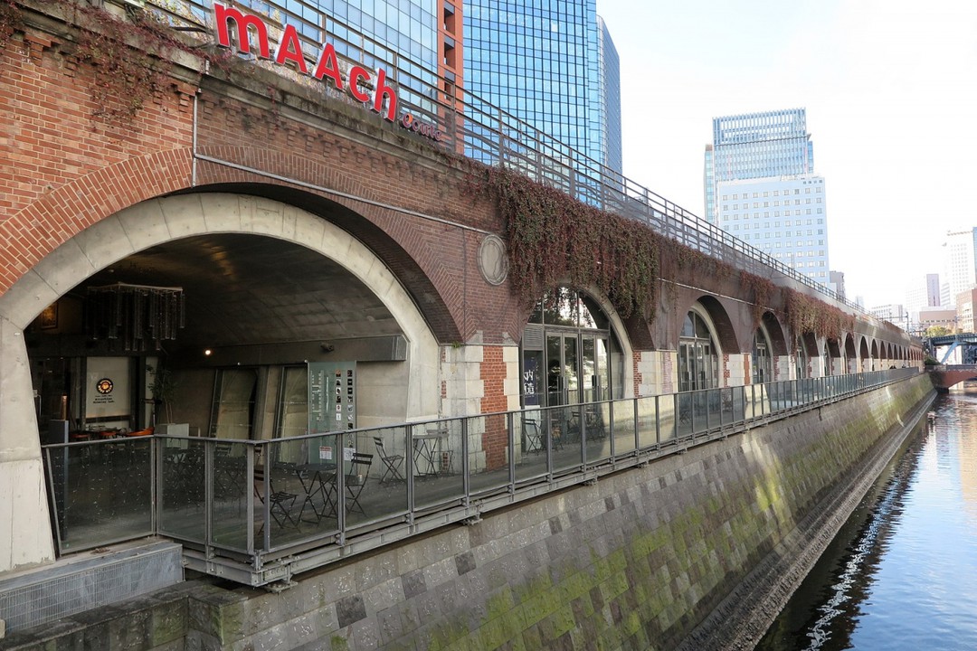 「万世橋」を秋葉原方面から神田方面へ向かいながらパチリ