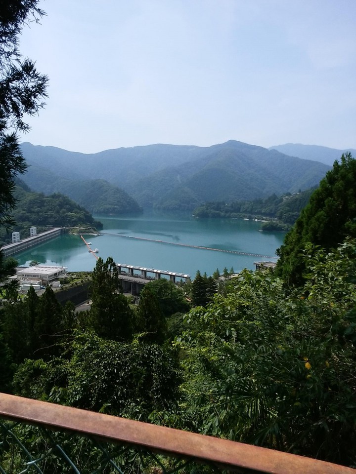 奥多摩湖が見える