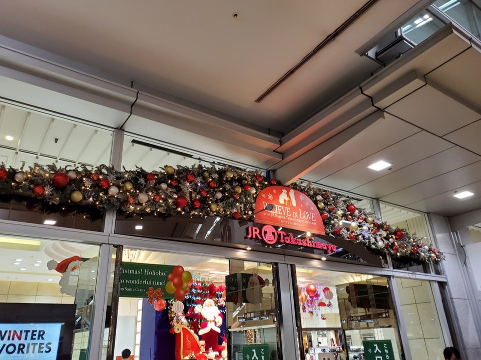 クリスマスの時期で飾り付けがされていました