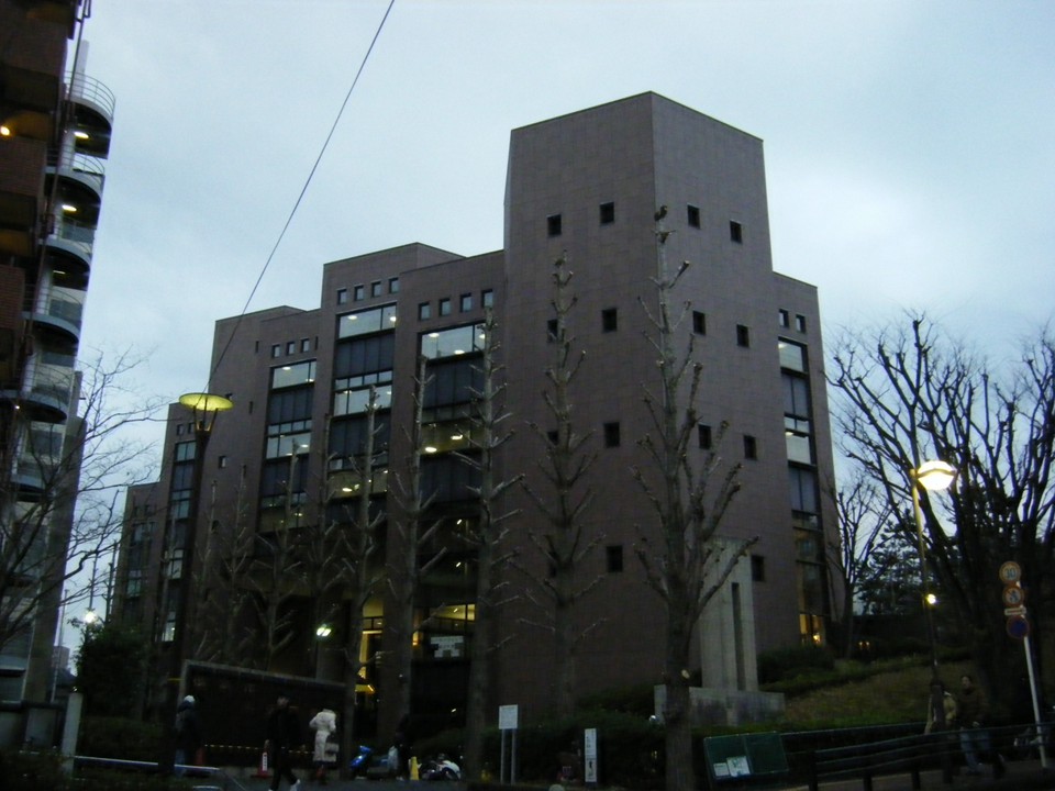 横浜市立中央図書館