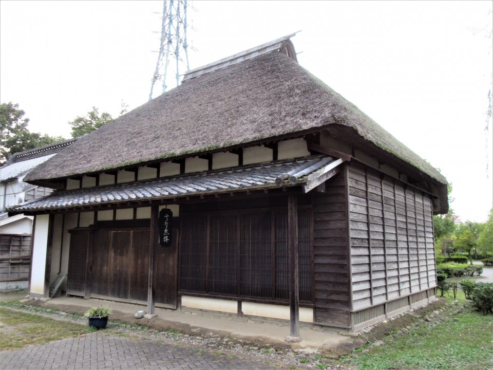 高野煎餅では、見沼田んぼのお米でお煎餅を焼いて売っていた