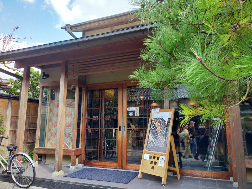 三年坂沿いにあります。